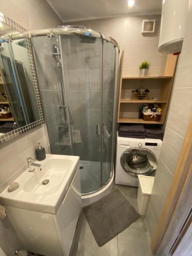 a bathroom with a shower and a sink and a toilet at Dwa pokoje w centrum - darmowy parking in Świnoujście