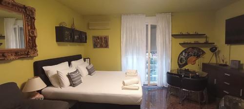 Μια τηλεόραση ή/και κέντρο ψυχαγωγίας στο Luxury apartments Kyara Centre Netflix