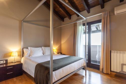 Postel nebo postele na pokoji v ubytování Hotel Bernat de So