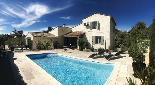 Villa tout confort, piscine - Au pied du VENTOUX