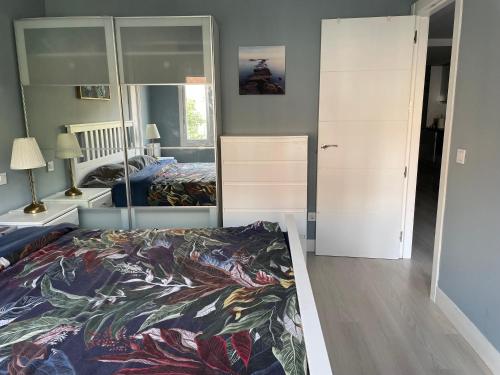 Postel nebo postele na pokoji v ubytování Cómoda Habitación principal con vista exterior
