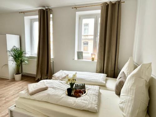 a living room with a white couch and two windows at Design Apartment - Parking - Kingsize-Bett - 2x Bad - Zentrum in Hannover