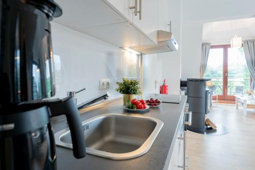 a kitchen with a sink and a counter top at Lieblingsort Dankbarkeit in Timmendorfer Strand