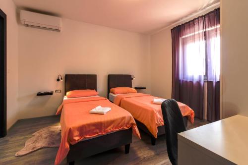 Modern villa Maeni with private pool in Pula