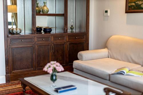 Ruang duduk di The Lapis Hotel
