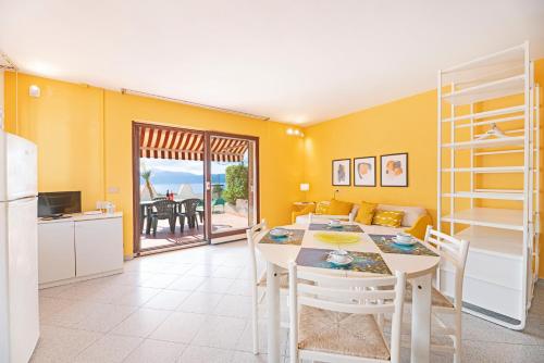 a kitchen and dining room with a table and chairs at Apartments La Turistica in Capoliveri