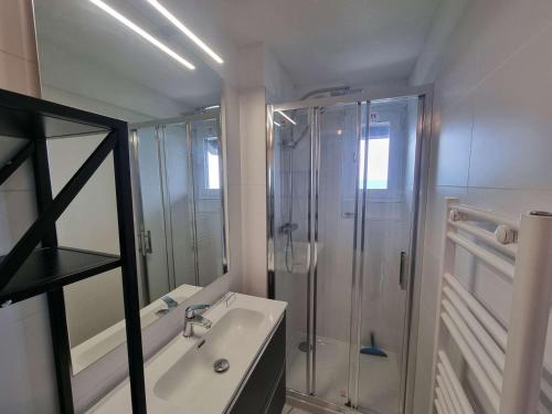 a white bathroom with a shower and a sink at Studio Saint-Michel-de-Chaillol, 1 pièce, 2 personnes - FR-1-393-80 in Saint-Michel-de-Chaillol