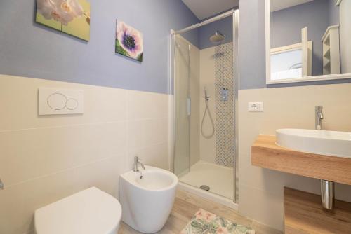 Ένα μπάνιο στο Apartments La Turistica