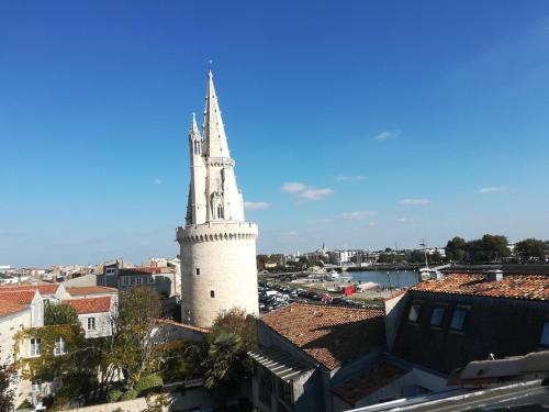Φωτογραφία από το άλμπουμ του Vue Superbe sur Tour de la Lanterne T2 avec Terrasse Remparts 2 στη Λα Ροσέλ
