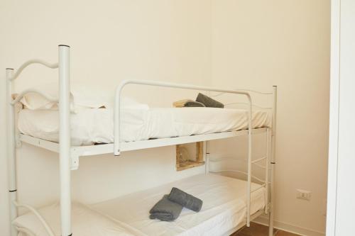 a bunk bed in a small room with a bunk bedscribed at Relax & Peace in the Historic Center by Host Hero in Lapedona