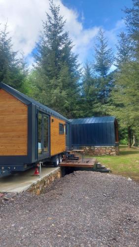 a tiny house is sitting on a trailer at Tumba Sisli Vadi in Kartepe