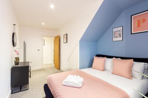 At the level - (2 bed flat) photo 30