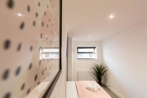 At the level - (2 bed flat) photo 31