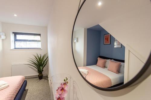 At the level - (2 bed flat) photo 32