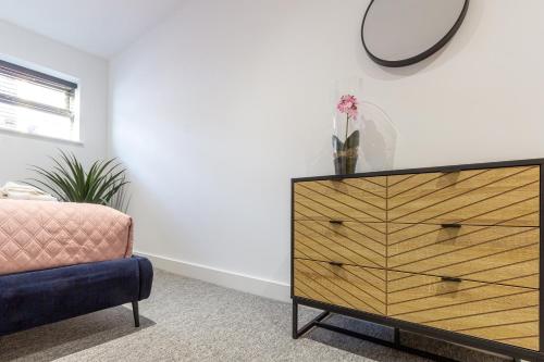 At the level - (2 bed flat) photo 33