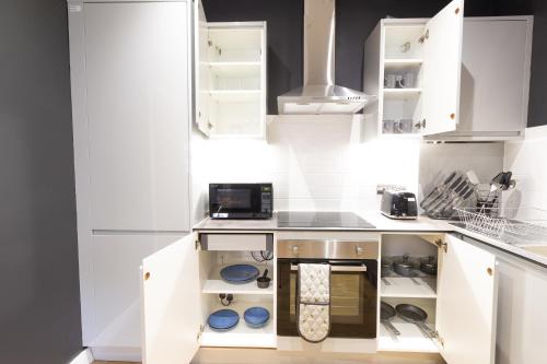 At the level - (2 bed flat) photo 40