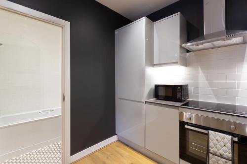 At the level - (2 bed flat) photo 35