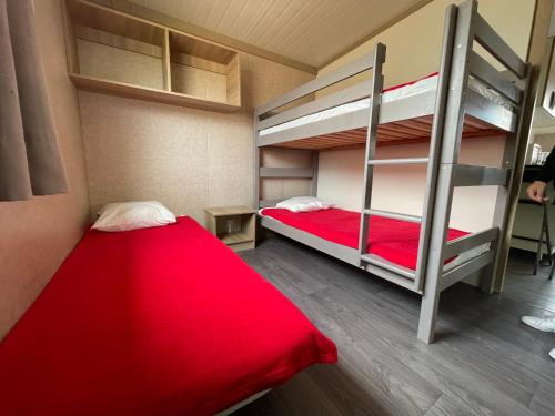 Postel nebo postele na pokoji v ubytování Camping Trinité