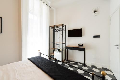 a bedroom with a bed with a black and white checkered floor at Al 4 Piano in Naples