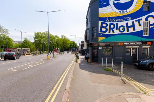 At the level - (2 bed flat) photo 55