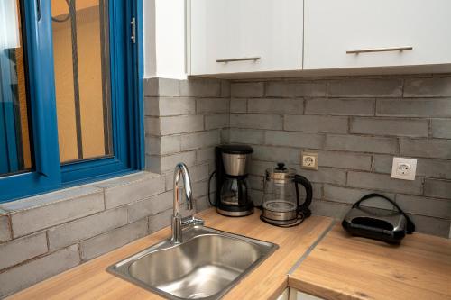 Cozy Hideaway: Serenity, Charm & Athenian Delights