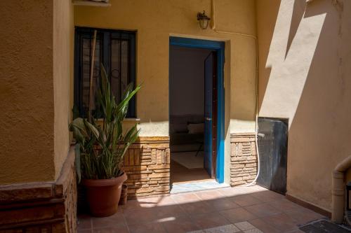 Cozy Hideaway: Serenity, Charm & Athenian Delights