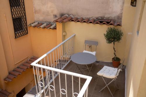 Cozy Hideaway: Serenity, Charm & Athenian Delights