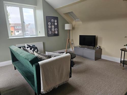 TV a/nebo společenská místnost v ubytování Charming 1-Bed loft in Caerleon