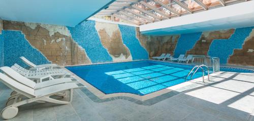 Piscina di Villa Side Hotel o nelle vicinanze