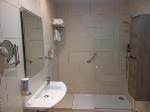 a bathroom with a sink and a shower at Hotel 1948 Manresa in Manresa