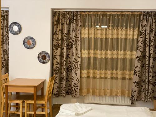 a room with a table and a curtain at Esprit Hotel in Budapest