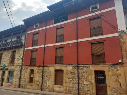 Το κτήριο όπου στεγάζεται  το διαμέρισμα