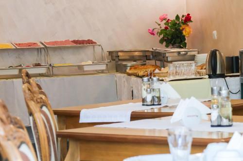 En restaurant eller et andet spisested på Jupiter 1 Family Hotel