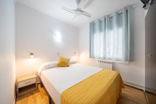 a small bedroom with a bed and a window at Villa Lidia in L'Escala