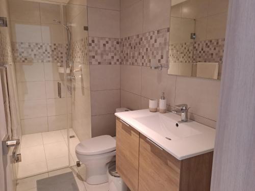 Um banheiro em Apartamento nuevo Cap Cana