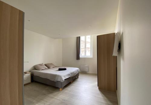 Un ou plusieurs lits dans un hébergement de l'établissement Tour d'Auvergne - Appartements en plein centre ville, proche de la cathédrale et de la place de Jaude