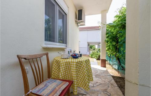 Μπαλκόνι ή βεράντα στο Stunning Apartment In Karin Gornji