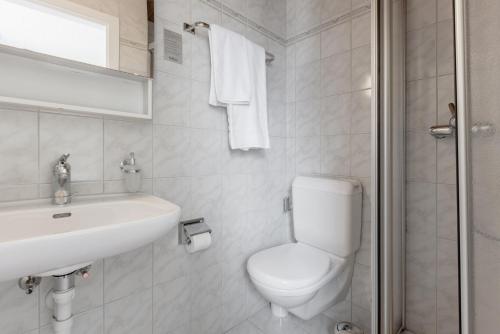 Un baño de Pension Arosa - Self Check-In