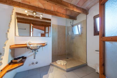 a bathroom with a shower and a sink at Sunset Villa Can Calco in Moscari
