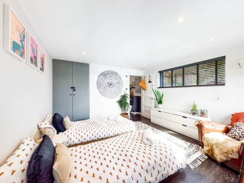 Postel nebo postele na pokoji v ubytování Prospect Villa -Townhouse, sleeps 6, relaxing roof top terrace