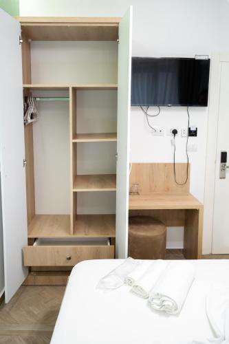 a room with a bed and a tv at Hotel Luris in Golem