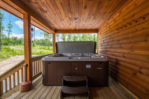 Imagen de la galería de CJs Mountain Lodge, en McHenry