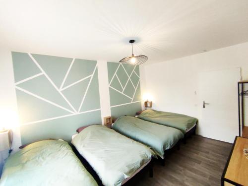 Postel nebo postele na pokoji v ubytování loft industriel L'Idaho