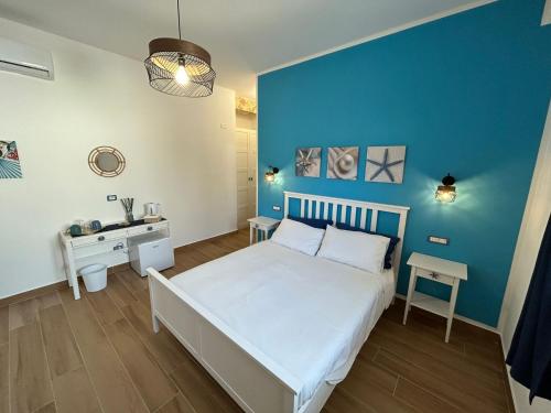 Postel nebo postele na pokoji v ubytování Room On The Beach
