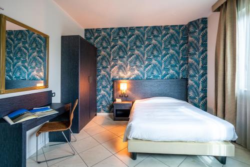 Postel nebo postele na pokoji v ubytování Hotel Parisi