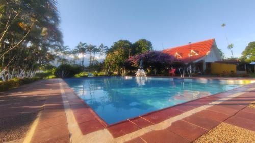 Bazén v ubytování Finca Turistica Rural El Descanso, privada Restrepo, Meta - Colombia nebo v jeho okolí