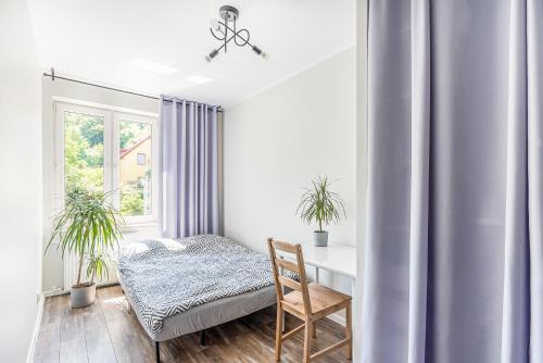a room with a desk and a chair and a window at SopotSpanie in Sopot