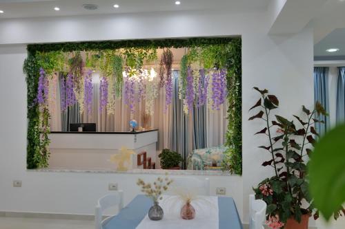 a room with a wall covered in flowers at Venti et Maris in Ksamil