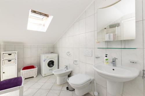 Ένα μπάνιο στο Apartments Rada i Stanislav