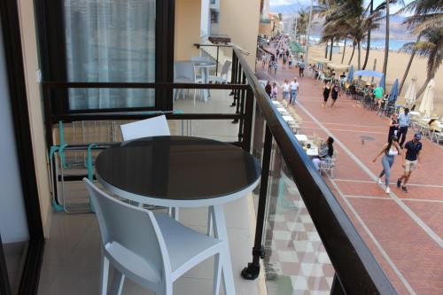 Balkón alebo terasa v ubytovaní Lord Nelson Las Canteras 1